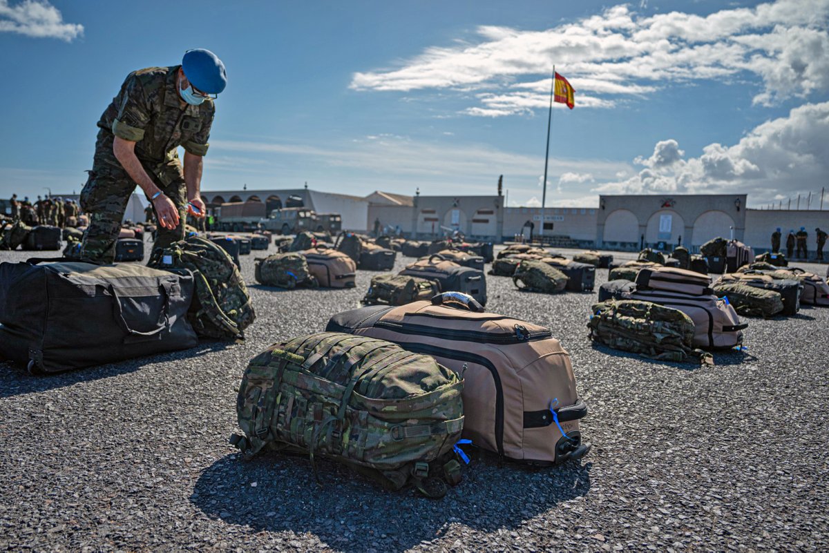 EjercitoTierra's tweet photo. #Buenosdías Despedimos a la segunda rotación del contingente #BRILIB XXXVI con el general Armada Vázquez al frente, que parte desde #GranCanaria para desplegar en Líbano 🇱🇧 en misión @UNIFIL_ 🇺🇳 ¡Buena misión y suerte a todos! @MCANA_ET 🇪🇸 #SomostuEjército https://t.co/MQkvLPYSl4