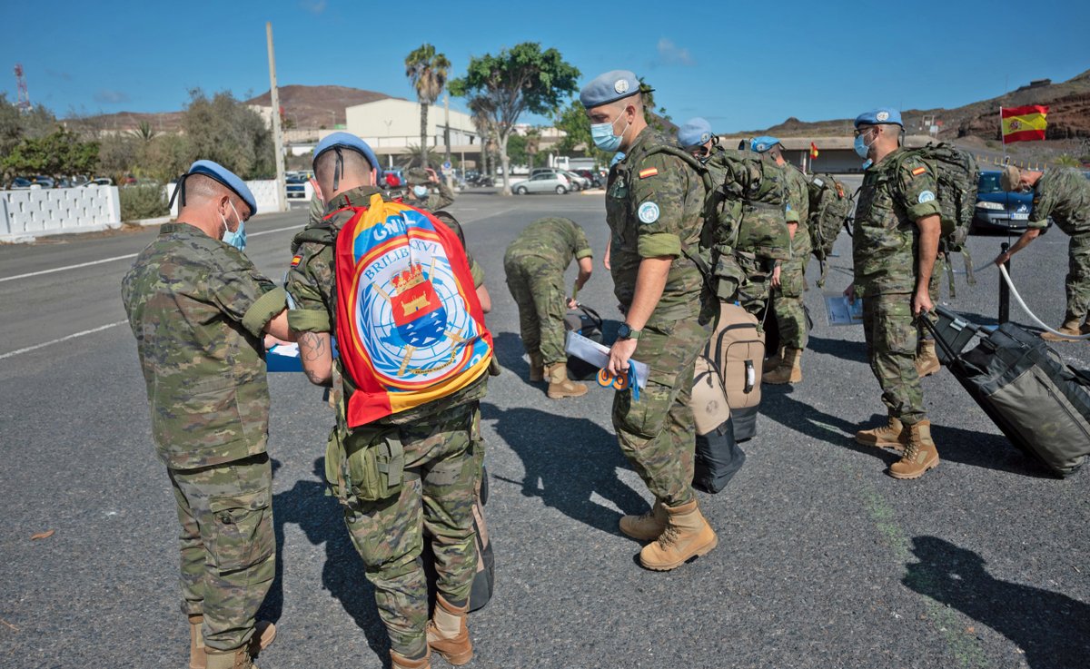 EjercitoTierra's tweet photo. #Buenosdías Despedimos a la segunda rotación del contingente #BRILIB XXXVI con el general Armada Vázquez al frente, que parte desde #GranCanaria para desplegar en Líbano 🇱🇧 en misión @UNIFIL_ 🇺🇳 ¡Buena misión y suerte a todos! @MCANA_ET 🇪🇸 #SomostuEjército https://t.co/MQkvLPYSl4