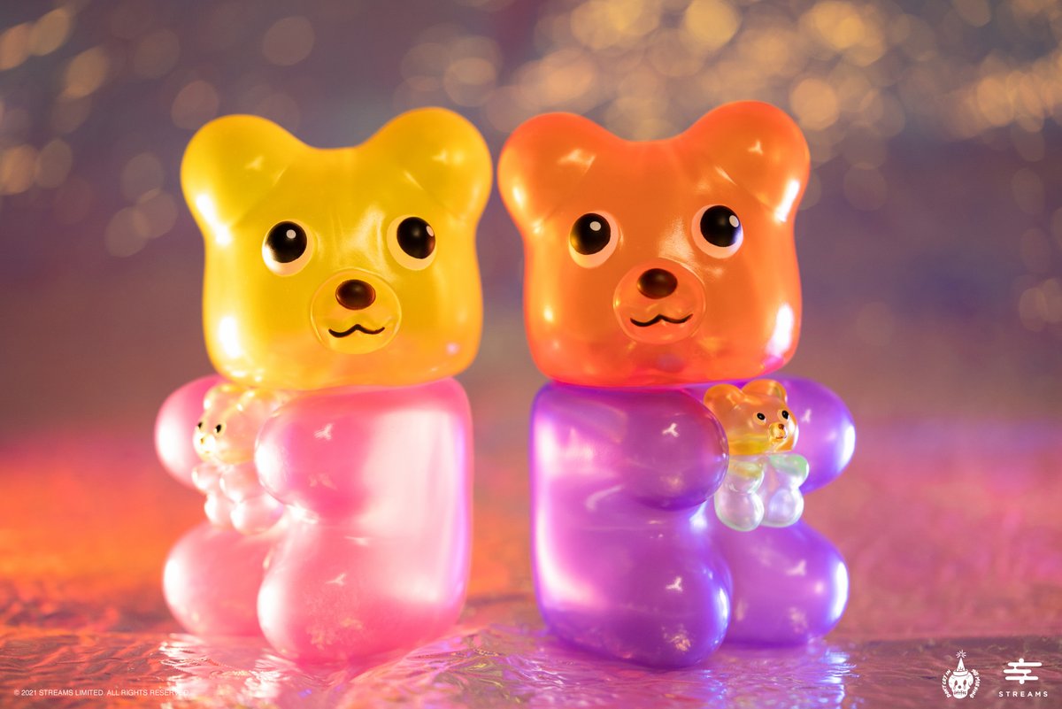 streamsart's tweet photo. DCITMと共同で立ち上げたHugger＆Gummy Fukuは今回の個展でデビューしました。 手のひらサイズは持ち運びが簡単で、ポケットに入れてどこへでも持ち運べるサイズです。

香港アーティストチームDCITMデザイン
STREAMSプロデュース
世界限定各色30セット
#streamsart #painting #arttoys #vinyl #sofvi https://t.co/X74h1fm2i5