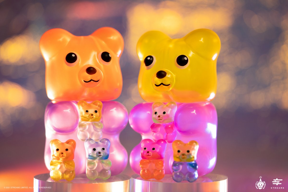 streamsart's tweet photo. DCITMと共同で立ち上げたHugger＆Gummy Fukuは今回の個展でデビューしました。 手のひらサイズは持ち運びが簡単で、ポケットに入れてどこへでも持ち運べるサイズです。

香港アーティストチームDCITMデザイン
STREAMSプロデュース
世界限定各色30セット
#streamsart #painting #arttoys #vinyl #sofvi https://t.co/X74h1fm2i5
