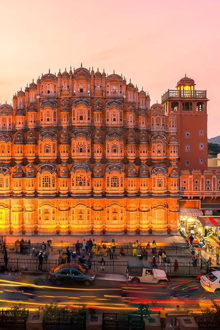 Travelergram11's tweet photo. अपनी स्थापत्य कला और खूबसूरती के लिए विश्वभर में ‘गुलाबी नगरी’ के नाम से विख्यात राजस्थान की राजधानी जयपुर के स्थापना दिवस पर समस्त प्रदेश एवं जयपुरवासियों को हार्दिक शुभकामनाएं।
जयपुर अपनी सांस्कृतिक विरासत एवं ऐतिहासिक धरोहरों के लिए विश्व के शीर्ष पर्यटन स्थलों में शुमार है। https://t.co/wKCxOmraeZ