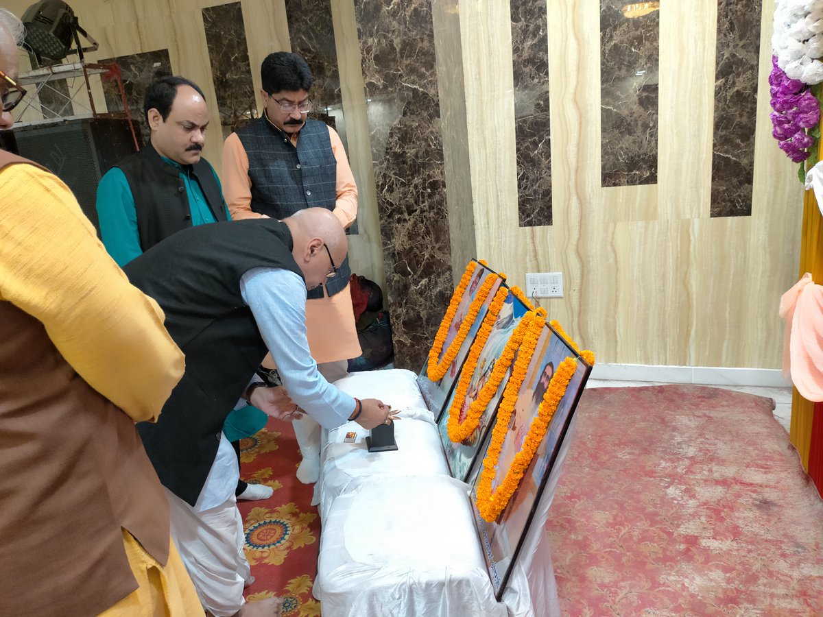GangaSamagra's tweet photo. 14 नवंबर 2021, दिन रविवार को होटल त्रिवेणी संगम, अंदावा, झूंसी, प्रयागराज में  गङ्गा समग्र, काशी प्रांत के समस्त जिला संयोजकों, सह संयोजकों एवं संरक्षक मंडल की बैठक संपन्न हुई । 
 मुख्य अतिथि - मा. रामाशीष जी (राष्ट्रीय संगठन मंत्री, गंगा समग्र) https://t.co/lJ73EWenqS