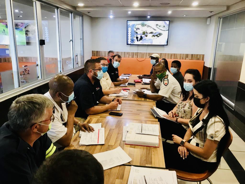 BFN_EMS's tweet photo. Planning being done for #FS_Roadsafety project held at #ShellUCPitstop #2021. @LifeHealthcare_ @#LifeEMS @fs_health @SAPoliceService @SANDF_ZA @Mangaung_Metro #FireAndRescue @_ArriveAlive #RIMSBFN
~Services Unite for Road Safety~ https://t.co/LvGxDMfC6D