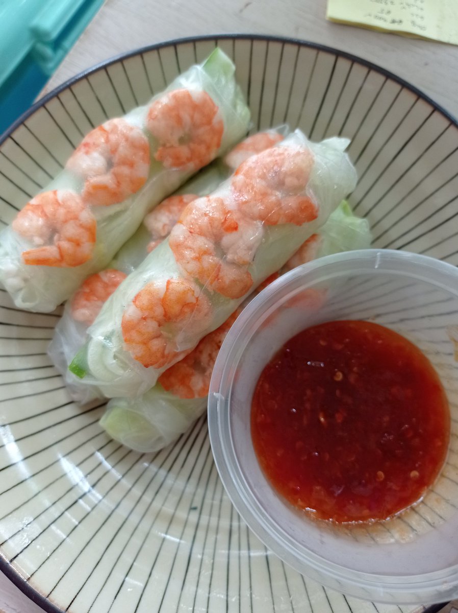 Definisi cemilan enak, sehat dan gampang bikinnya, gak pake goreng2
Definitely will recook 🥰
#vietnamesespringroll