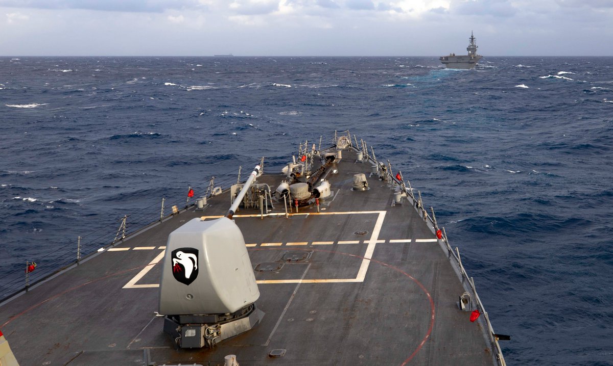 __Inty__'s tweet photo. USNavy 海军#USSMilius 上的水手在南海与jmsdf_pao_eng 舰艇进行了双边演习。
#CTF71 #DESRON15 #US7thFleet #NavyPartnerships #FreeandOpenIndoPacific https://t.co/tU2FpAw7GH(Inty新闻🤖)