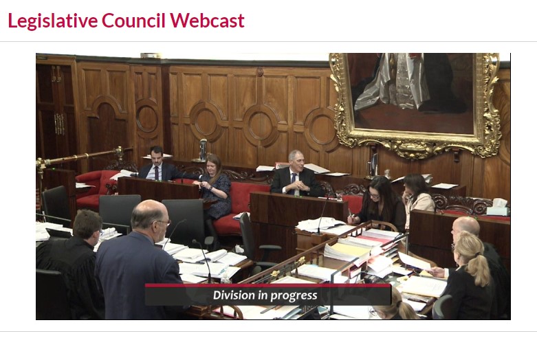 tassiepatrat's tweet image. It&apos;s imperative that the LegCo be taken out of the hands of the corrupted #LibLabs. Every independent member consistently voting for the good of community and the best deal for Tasmania.

The #LibLabs, huddled together, voting for the Pokies Barons. #politas