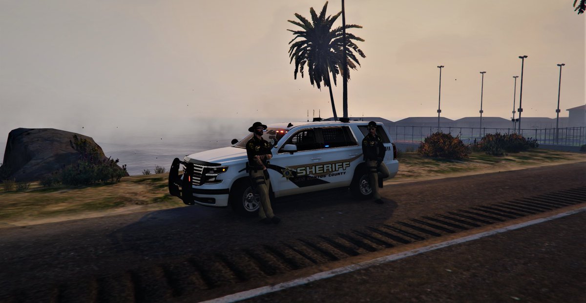 LunacristBCSO's tweet photo. Introducing Blaine County Sheriff's Office's new Los Santos County fleet. Our new uniforms and vehicles were out and about today. Join BCSO at Lunacrist today! @lunacristrp #LSCSO #BCSO #FiveM https://t.co/Oez49GZGRf