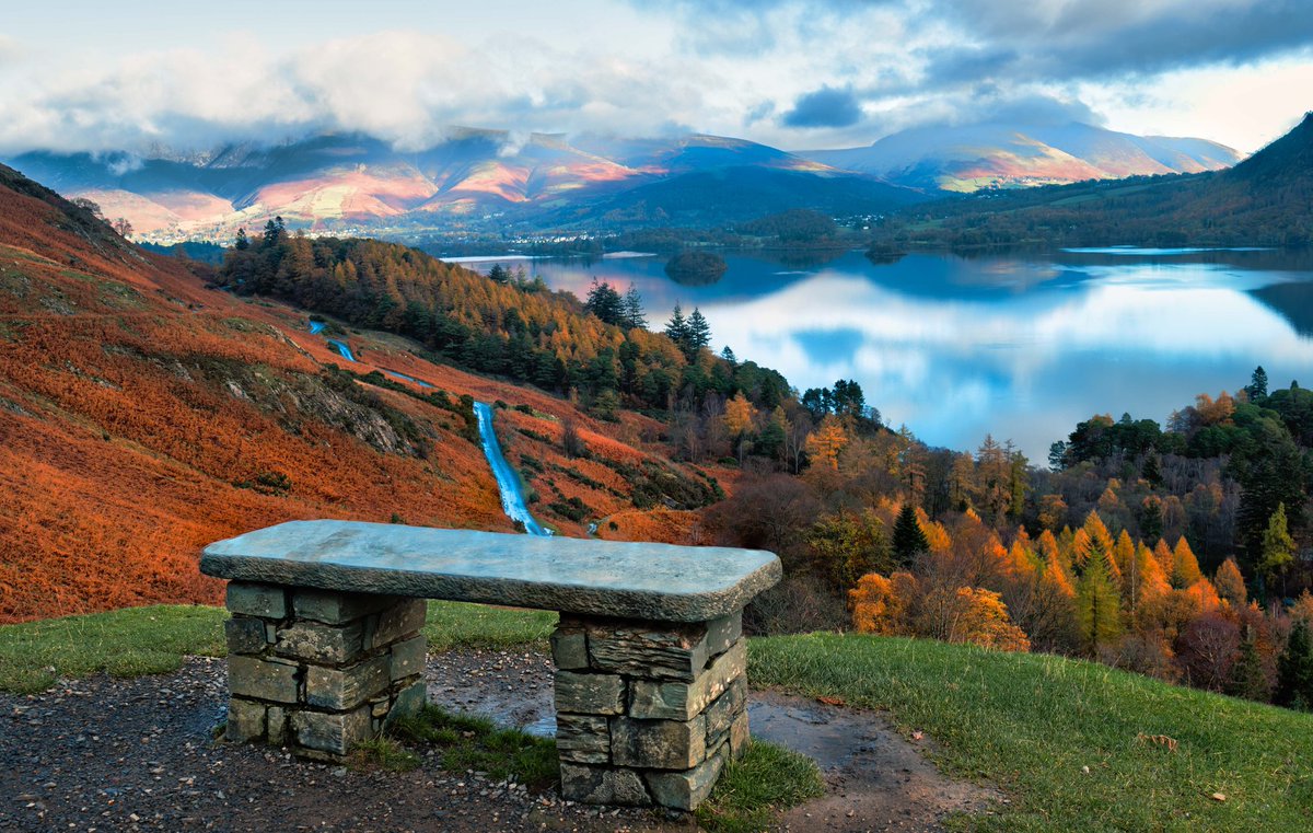 lakesrhino's tweet photo. Morning everyone hope you are well. A seat with a view over Derwentwater. Have a great day.@keswickbootco @FeatureCumbria @MyFaveBench #LakeDistrict https://t.co/jlAMhcRnkb