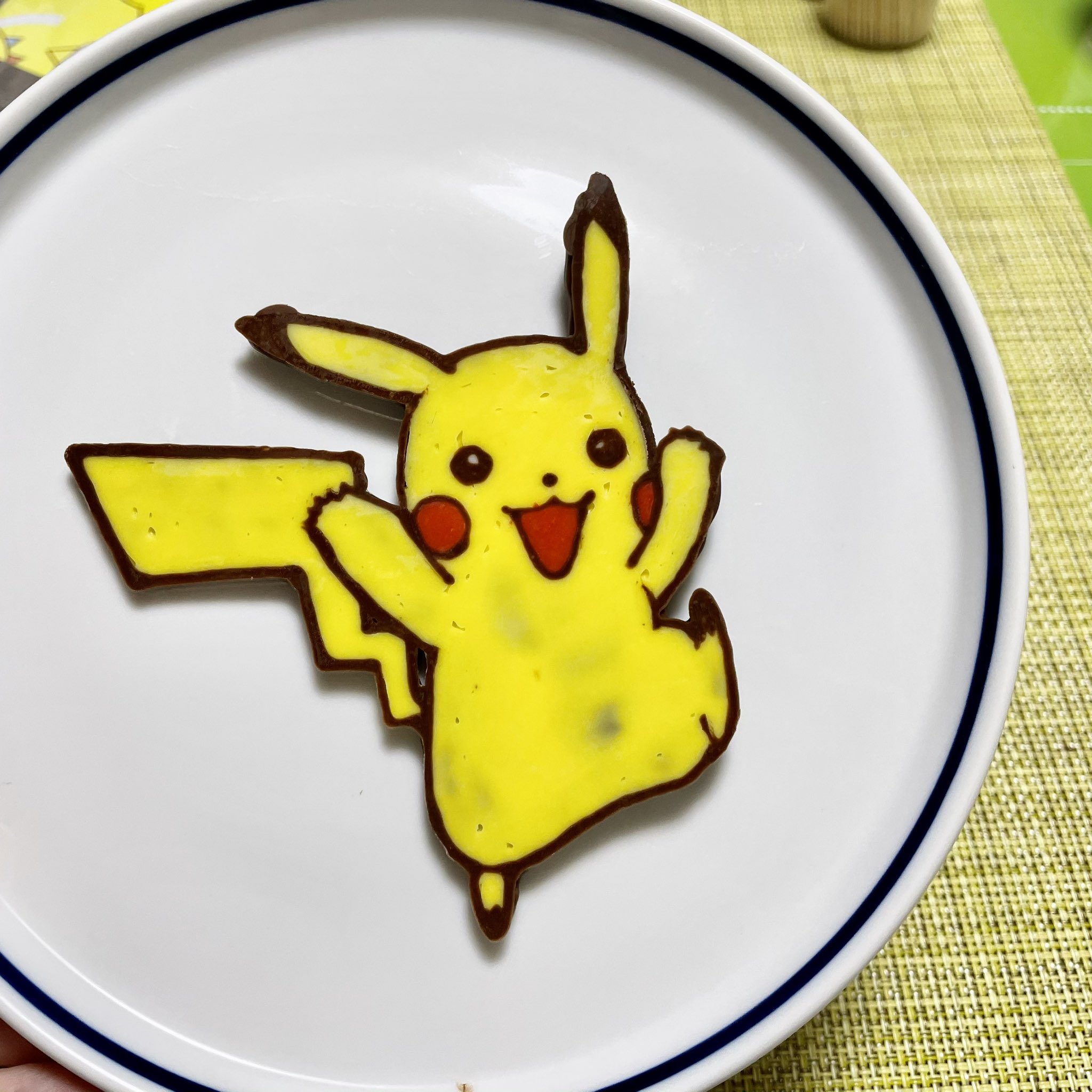 かおる まゆ Youtubeで作り方を調べて 初めてキャラチョコ作ってみました 色は理想に近いけど けっこう空気入っちゃってて 目立つので 次からは気をつけたいです W キャラクターチョコ作り キャラチョコ キャラチョコ手作り お菓子作り