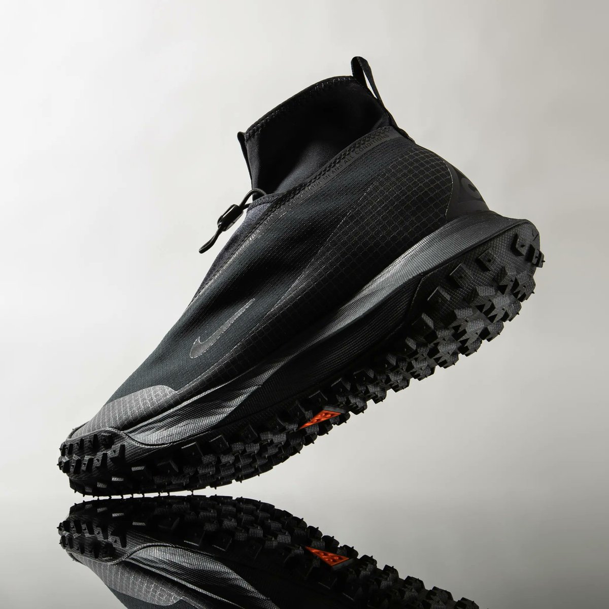 titoloshop's tweet photo. 🧗🏿 be ready for all conditions with the new ACG footwear collection dropping TODAY online 9AM CET.
30 min to go 📲 https://t.co/DHqTLZZsep
#titolo
#airMowabb
#acg
#nikeacg
#allconditiongear
#goretex
#mountainFLY
#titoloSHOP
#🧗🏿 https://t.co/75Lv8IEfZc