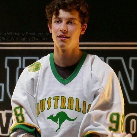 Musiccorner34's tweet photo. did you know ? Shawn Mendes' song "life of the party" earned him the title of the youngest person to debut in the top 25 on the Billboard Hot 100, at just 15 years old.
#ShawnMendesWonderTour #ShawnMendes #ShawnVSCamila #lifeoftheparty #music #musicnews #18Nov https://t.co/NeKMW4gQnn