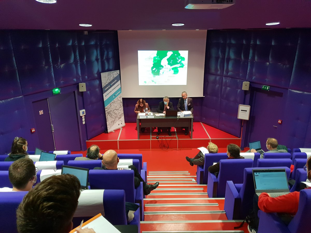 CRHIA_NantesLR's tweet photo. 🧐Première intervention du colloque sur le traité de #Nystad, par Francine-Dominique LIECHTENHAN, sur le thème : "Négocier la #paix et continuer la #guerre. Stratégies et tactiques russes des négociations d'Aland à la paix de Nystad". https://t.co/bjDTGBTmQJ