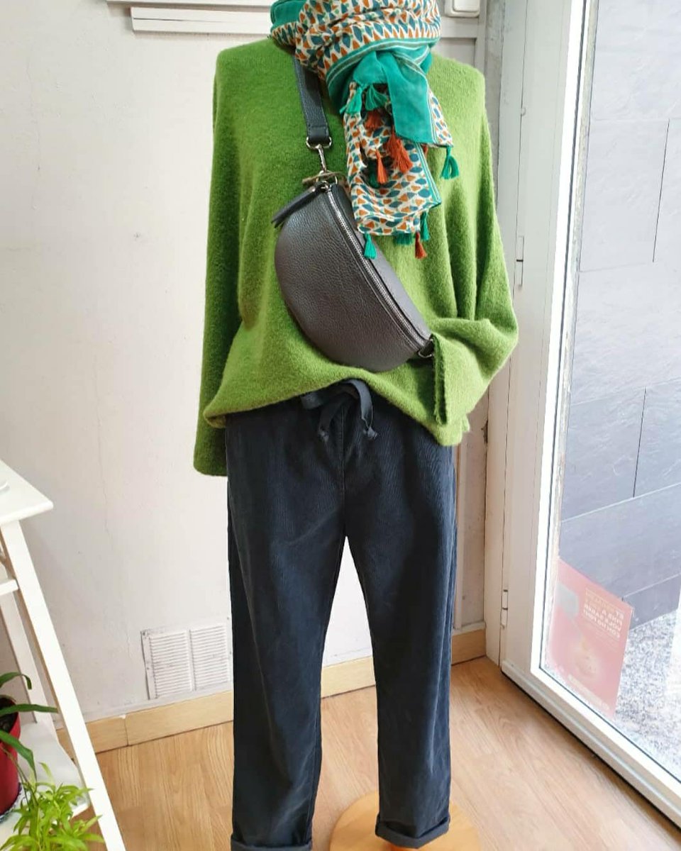 pilart16's tweet photo. 💚New outfit 💚el qué te proponemos hoy 😉💚🤎Nuevo jersey con las mangas acampanadas y pantalón micro pana súper cómodo 🤎💚#outfittoday #outfitcasual #nuevacoleccion #modacomfy #modacasual #comerçdepoble #Viladecans #baixllobregat #pilarttienda https://t.co/AtzuonX7QN