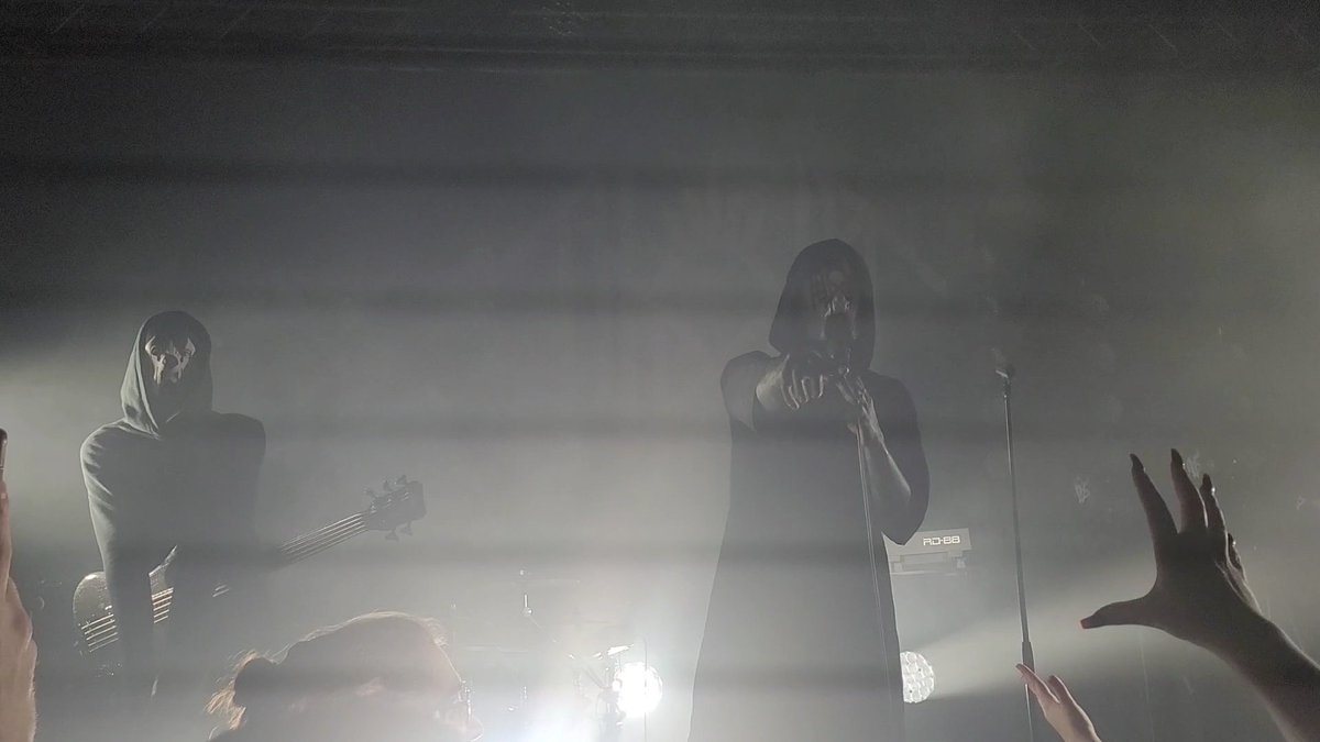 jenny123balls's tweet photo. @Sleep_Token @ Arts Club, Liverpool 
28.01.20 vs. 17.11.21 

I have no words for how good this band is to watch live 

#worship 🤘🏻 https://t.co/a2dSJeqGmZ