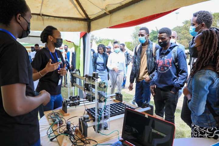 polo_kimanii's tweet photo. #JkuatTechExpo11 it's about using innovation to deal with current challenges and transforming lives https://t.co/4I9pfQJbsI