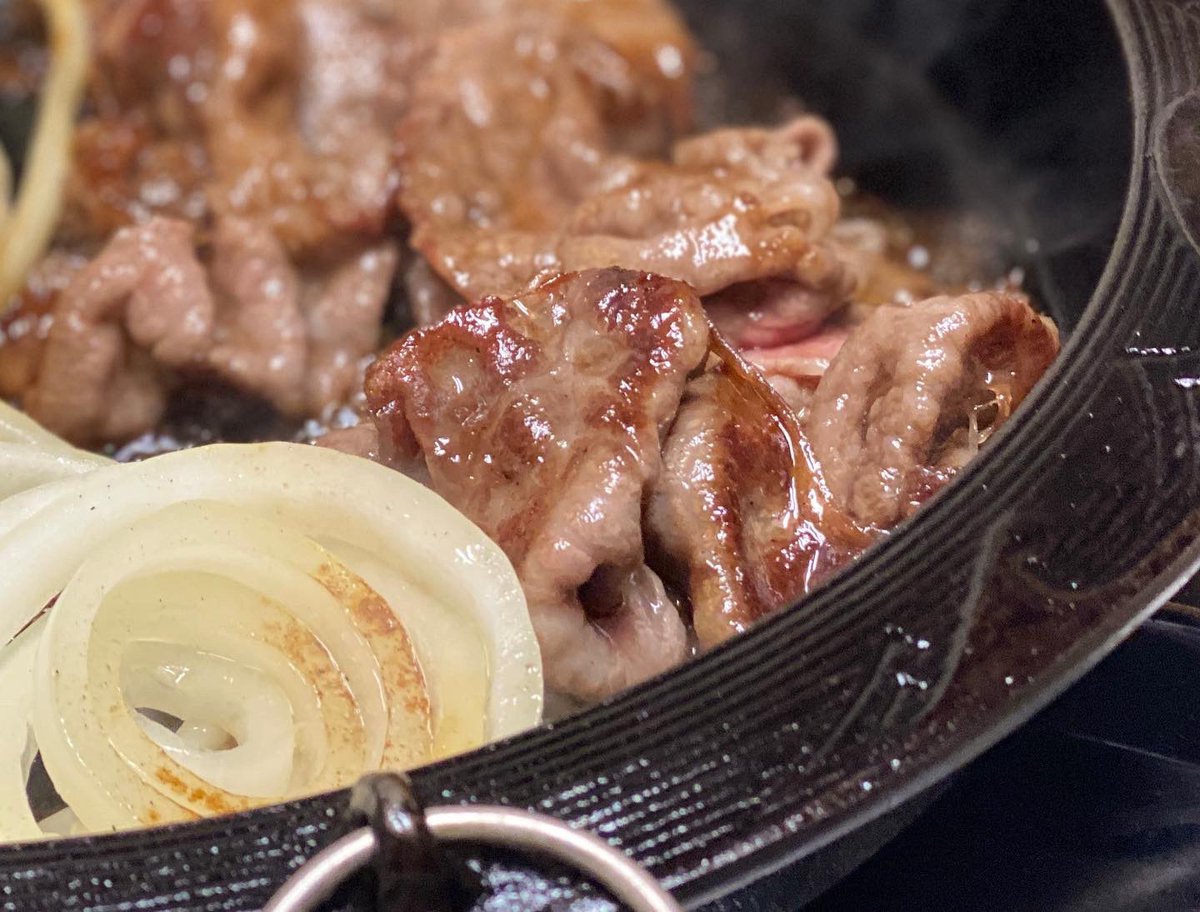 minatoya13's tweet photo. 今日の夕食は、親戚が経営する「銀座 らん月」さんのすき焼き🥘

歯が不要なほど柔らかくて、美味しいお肉で大満足。

有難うございました🥩

#夕食 #親戚 #銀座らん月 #東京 #銀座 #すき焼き #ありがとうございます #銀座グルメ #sukiyaki #rangetsu #ginza #tokyo https://t.co/xY9JsQMbOP