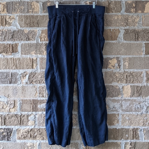 CatPurry's tweet photo. So good I had to share! Check out all the items I'm loving on @Poshmarkapp #poshmark #fashion #style #shopmycloset #athleta #jordan #underarmour: https://t.co/bm18rgIv5D https://t.co/oNoH2PwQPm