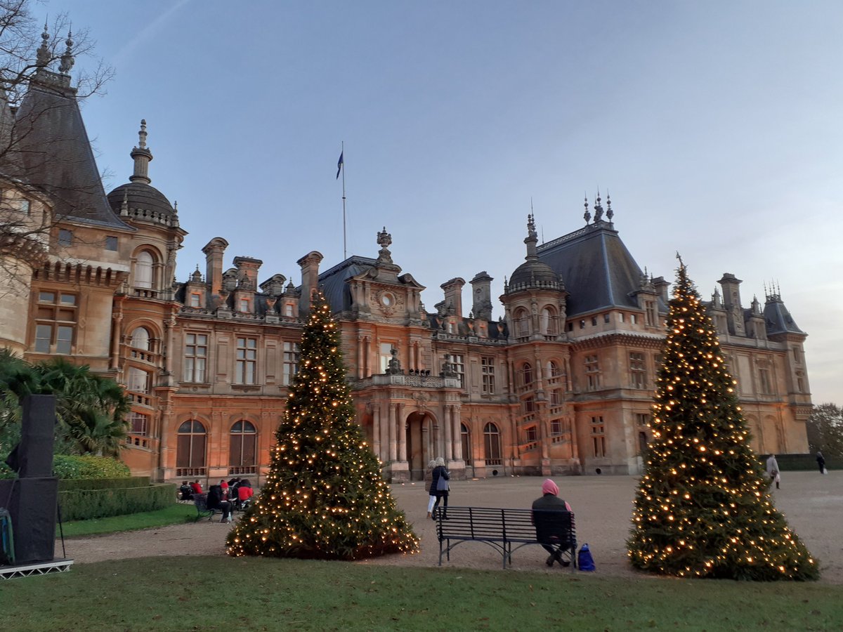 HJBpresenter's tweet photo. The best Christmas lights I have ever seen @WaddesdonManor, and I have visited for many years. Will be talking about this on the Afternoon Show @redkiteonair on Tuesday &amp; Thursday next week. https://t.co/uOvR8Ugi6F