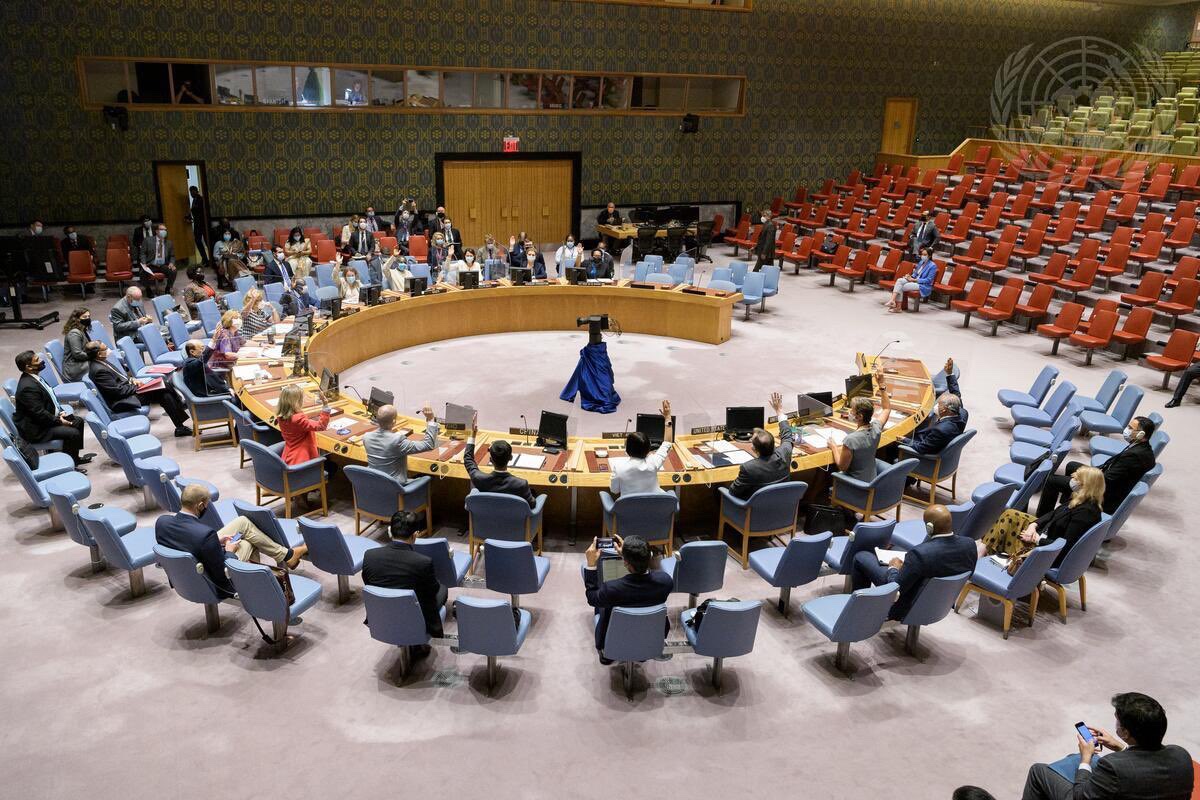 DailyJubba's tweet photo. BREAKING: the United Nations Security Council has voted in favour of endorsing the Somali Transitional Plan thereby rejecting the @AUC_PAPS proposed AU-UN hybrid option for the post Amisom future. All permanent members voted for it. Among the votes against it was Kenya. #OnlySTP https://t.co/fbpQpD7Sre