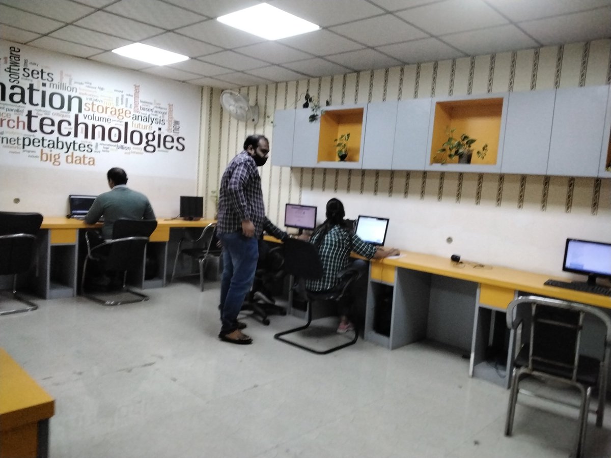 ConsultingPvt's tweet photo. Working..... #techcypher @ErAjayaYadav #SEO #Digital #softwaredevelopment https://t.co/HcLwiaUz10