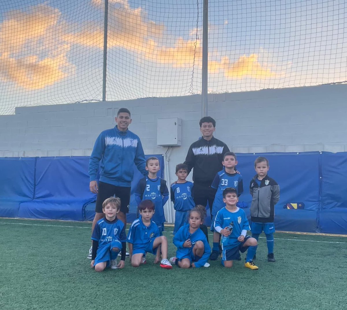 PLCompadres's tweet photo. ⚽ Victoria ✌️ Partido aplazado #MinipequesB
#CostaUnidaCF
#CDCompadres
⚽⚽⚽⚽ Mateo
⚽⚽⚽ Raúl
Partido muy competitivo de nuestros jugadores, están aprendiendo muchísimo 👏.
Vamos compadres 🔵!!
#CDCompadres https://t.co/RGjR5w4TxR