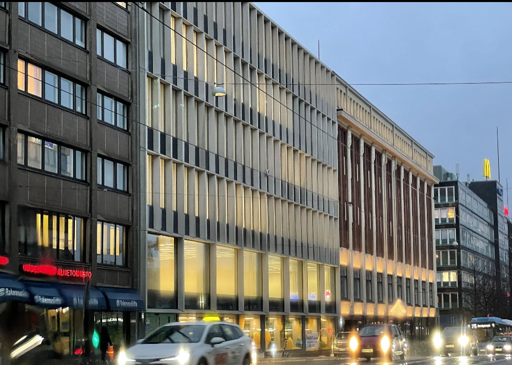 NikulaKimmo's tweet photo. HOK-Elanto palaa juurilleen Siltasaarenkatu 10 kiinteistöön, mikä tunnetaan myös Elannon tavaratalona. 2,5 vuoden kiinteistöremontti on valmis ja klo 10 avautuu uusi iso S-Market sekä Emotion. #HOK-Elanto #S-market #Emotion https://t.co/27bCvWZPr4