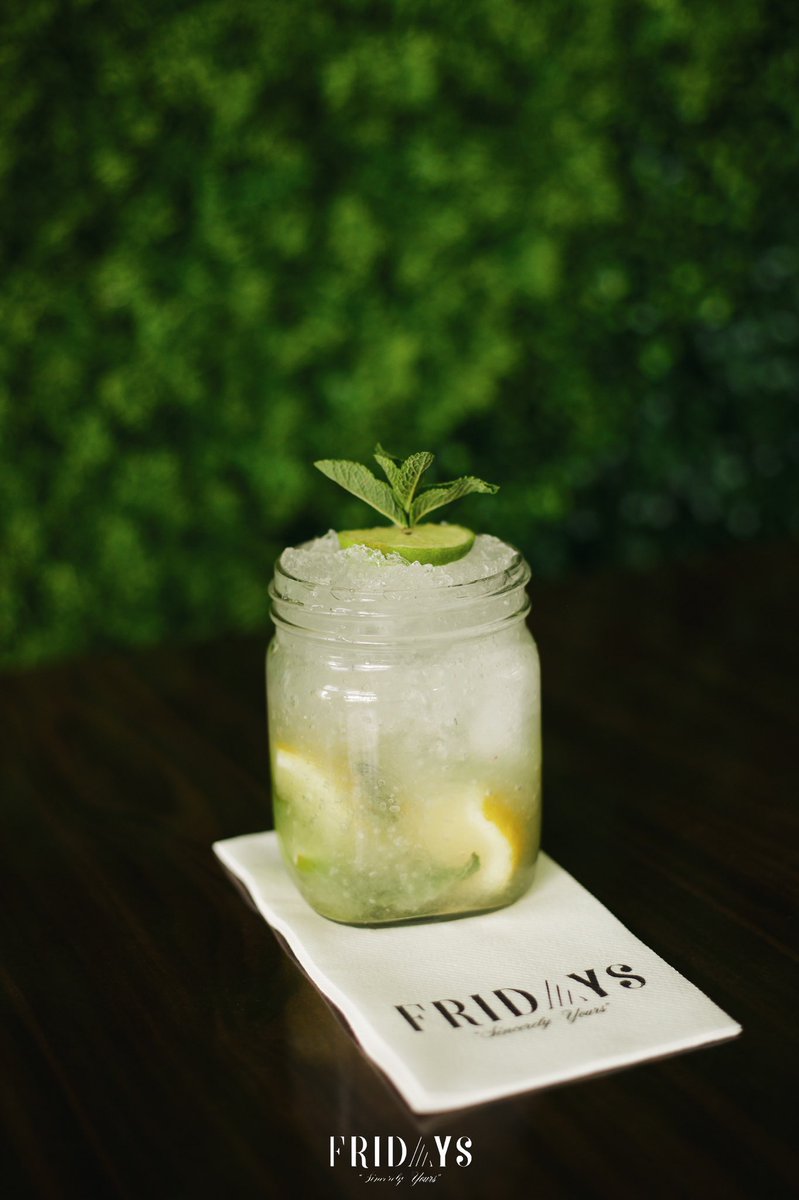 FRIDAYS_restaurant tweet media