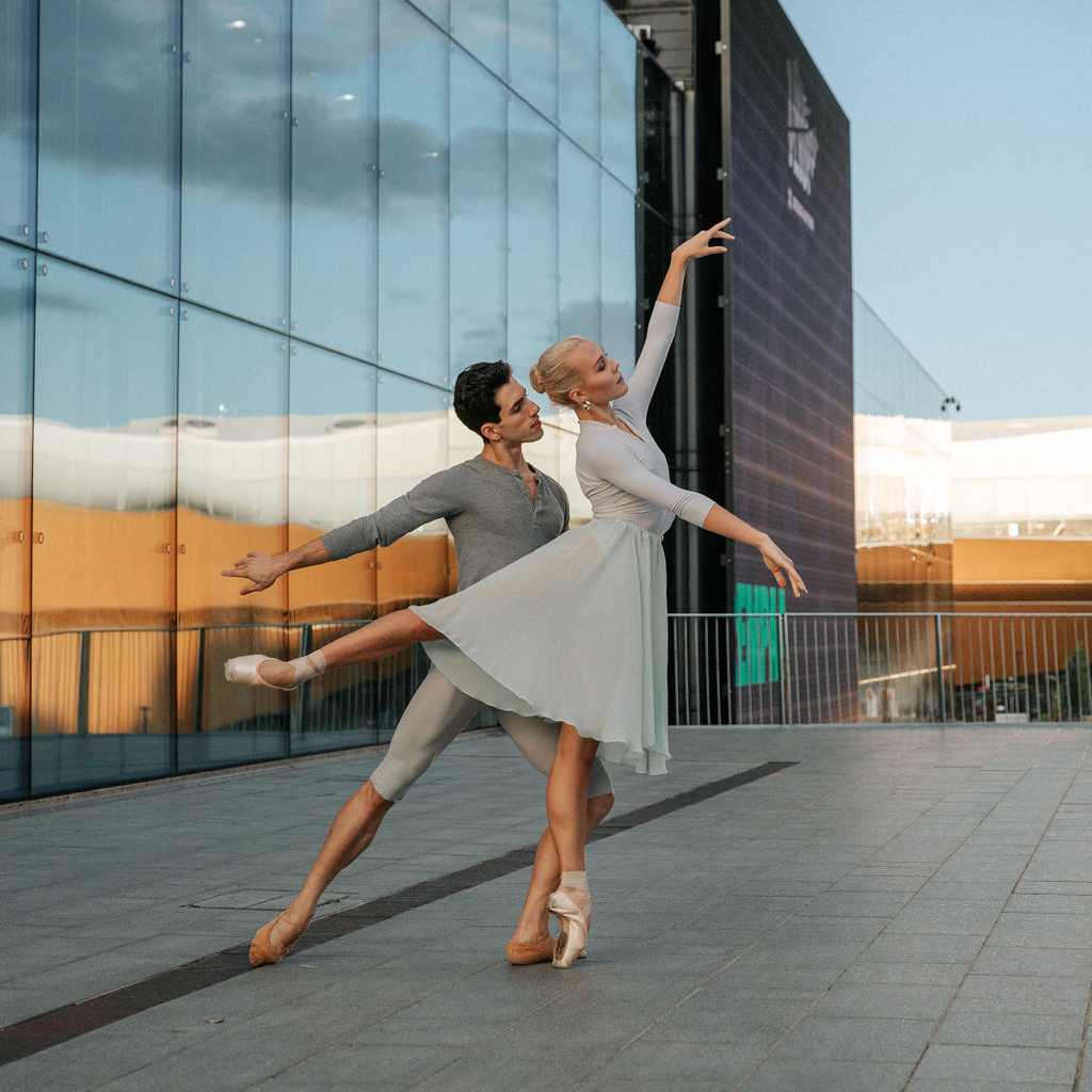 ibchelsinki's tweet photo. You're invited – tickets for the next ballet competition are available. 🎉 The HIBC 2022 will take place at the Finnish National Opera and Ballet from 31 May – 6 June. Buy your ticket at https://t.co/ltm80Y1IFV and see the future ballet stars in Helsinki. #ibchelsinki #HIBC2022 https://t.co/qyFpvYLPFk