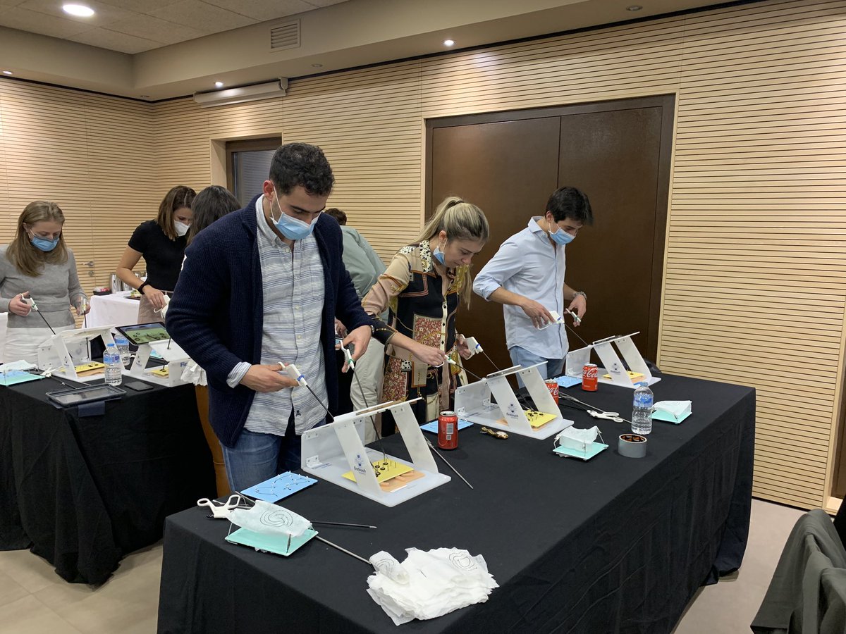 icastivela's tweet photo. FIRST TOUCH MADRID BY @Kernpharma
15 jóvenes urólogos entrenaron con nosotros ayer en el @HNSRMadrid . Con @Galante_Isabel @GemadelPozoJim1 y @leopoldocogorno de profesores. Nuestro proyecto formativo #FirstTouch #Training4All crece con fuerza. @ResidentesAEU @MedtronicES https://t.co/1kZTwB51x4