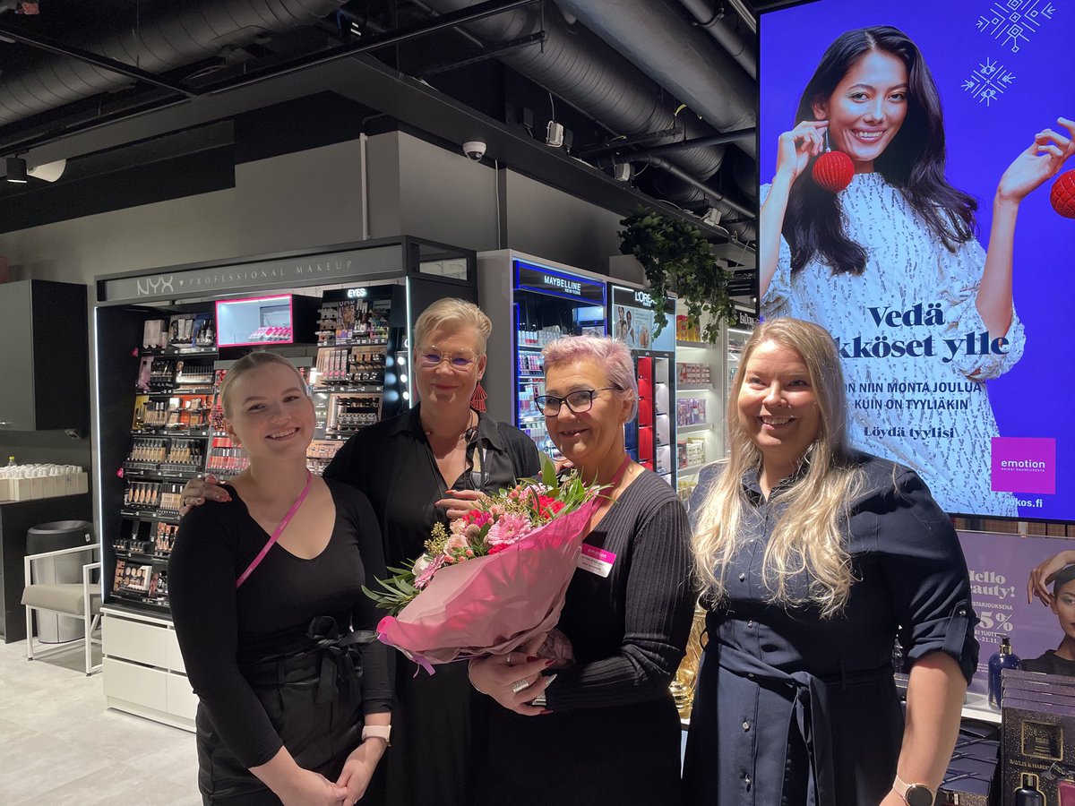NikulaKimmo's tweet photo. Uusi Emotion palaa juurilleen ja avautuu tänään klo 10 Siltasaarenkatu 10:ssä Hakaniemessä. #HOK-Elanto #Emotion https://t.co/HRAVwG5IwG