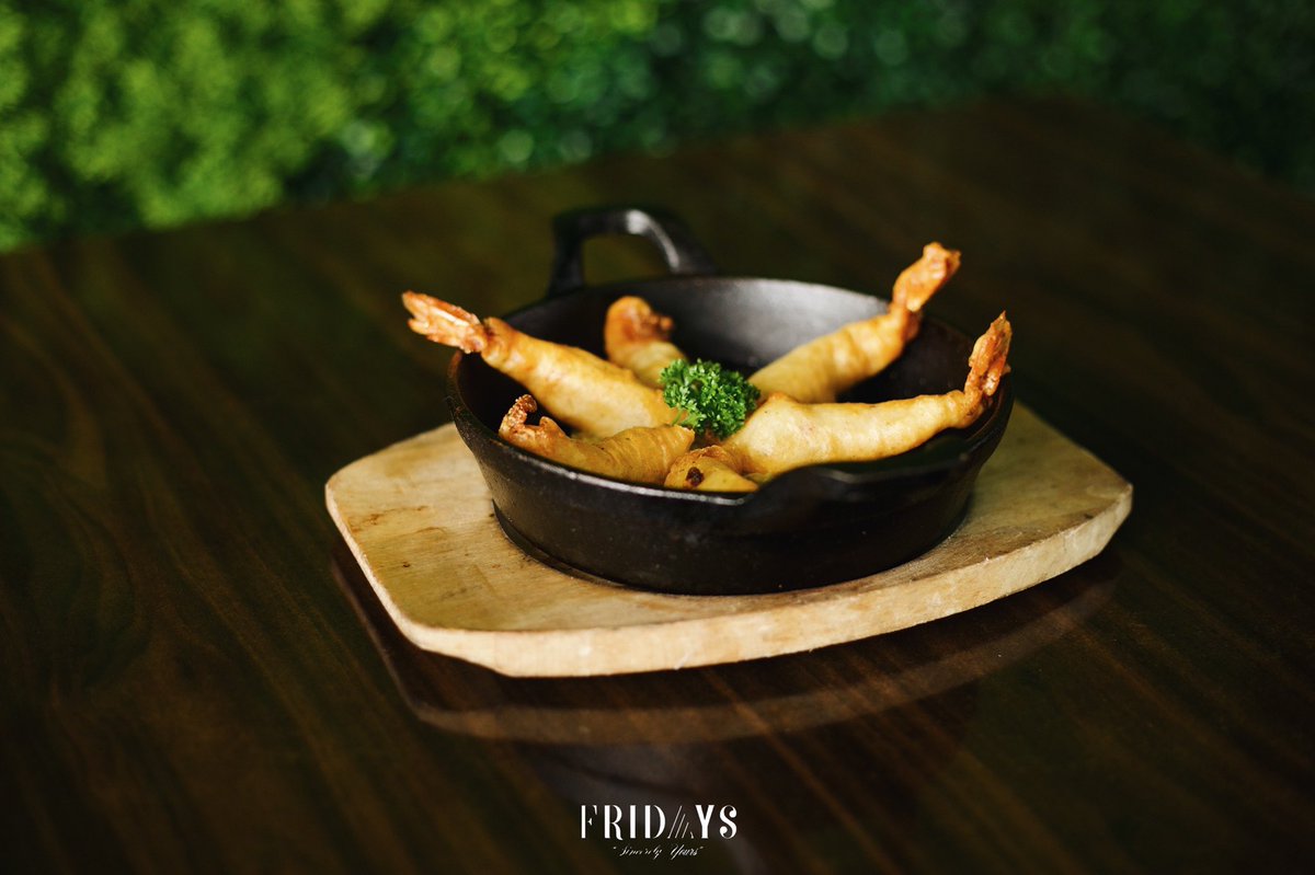 FRIDAYS_restaurant tweet media