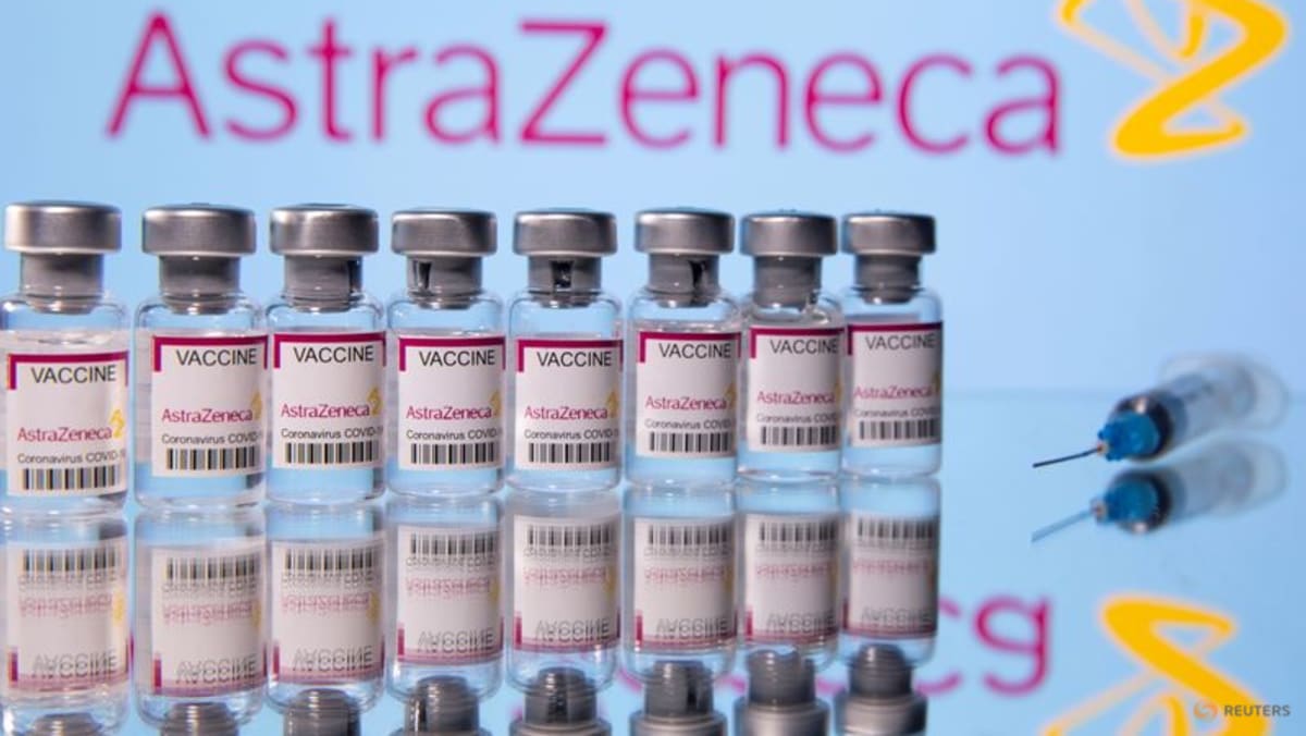 ChannelNewsAsia's tweet photo. AstraZeneca antibody drug works to prevent COVID-19 in longer-term studies https://t.co/u7tKQACj3O https://t.co/EZuYQfru5R