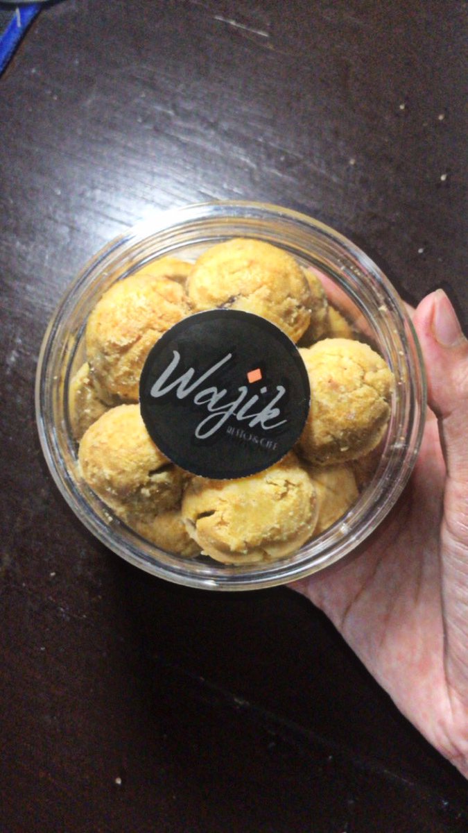 Astr0philya's tweet photo. Kemarin ada pembekalan buat magang, eh aku berhasil jawab dan dapet hadiah dari sana. Bener2 bangga karena udah nyoba buat berani :') https://t.co/BJ10V4s6TF