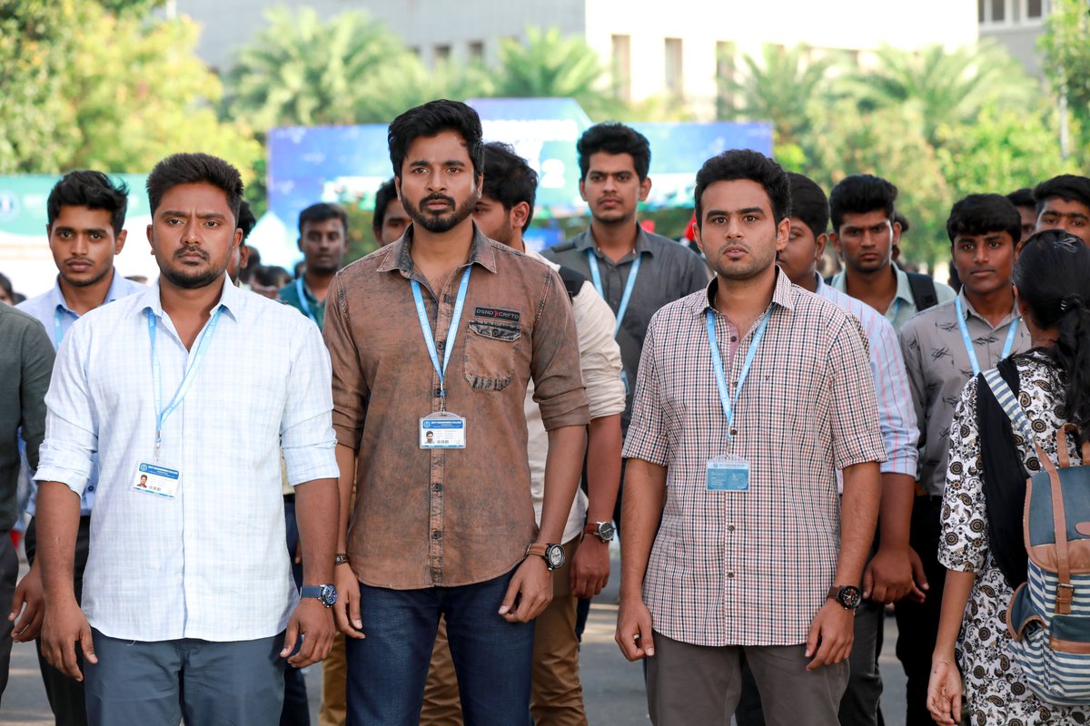 SKProdOffl's tweet photo. #DON stills ⭐

@Siva_Kartikeyan @KalaiArasu_ @LycaProductions @Dir_Cibi @anirudhofficial @priyankaamohan @iam_SJSuryah @thondankani @sooriofficial @bhaskaran_dop @Inagseditor @Udaya_UAart @VickyStunt_dir @Bala_actor @RJVijayOfficial @sivaangi_k

2/2 https://t.co/dGP2wn20wC
