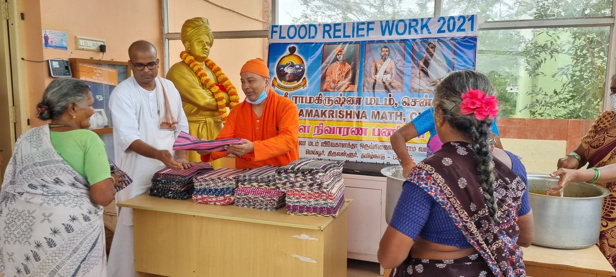 Flood Relief Work at Sengundram area

Sri Ramakrishna Math Distributed 44 bedsheets, towels and cooked food to deserving people of Meyyur Village and 40 Grocery items, bed sheets, towels to Devandavakkam Panchayat Sengundram Irular Colony people on 17th Nov 2021

#ChennaiFloods