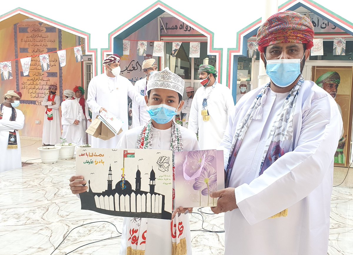 كما تم اختيار أفضل رسمه وطنية معبرة في حب الوطن بإشراف الأستاذ سعيد الشافعي معلم مادة الفنون التشكيلية بالمدرسة.