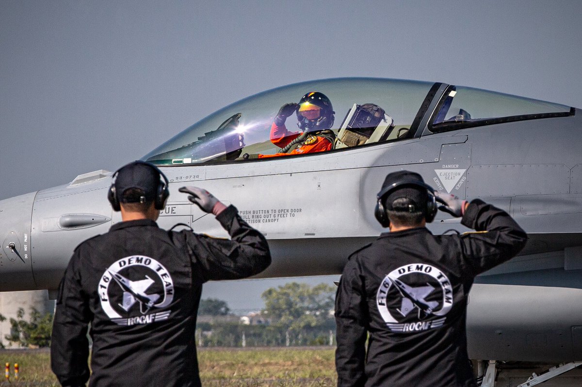 MoNDefense's tweet photo. The 4th Tactical Fighter Wing of #ROCAF held a ceremony to welcome their upgraded #F16V Block 20s home. With their enhanced system and avionics, the Vipers carry on their duty to defend our sky. https://t.co/sHuQWZmo3w