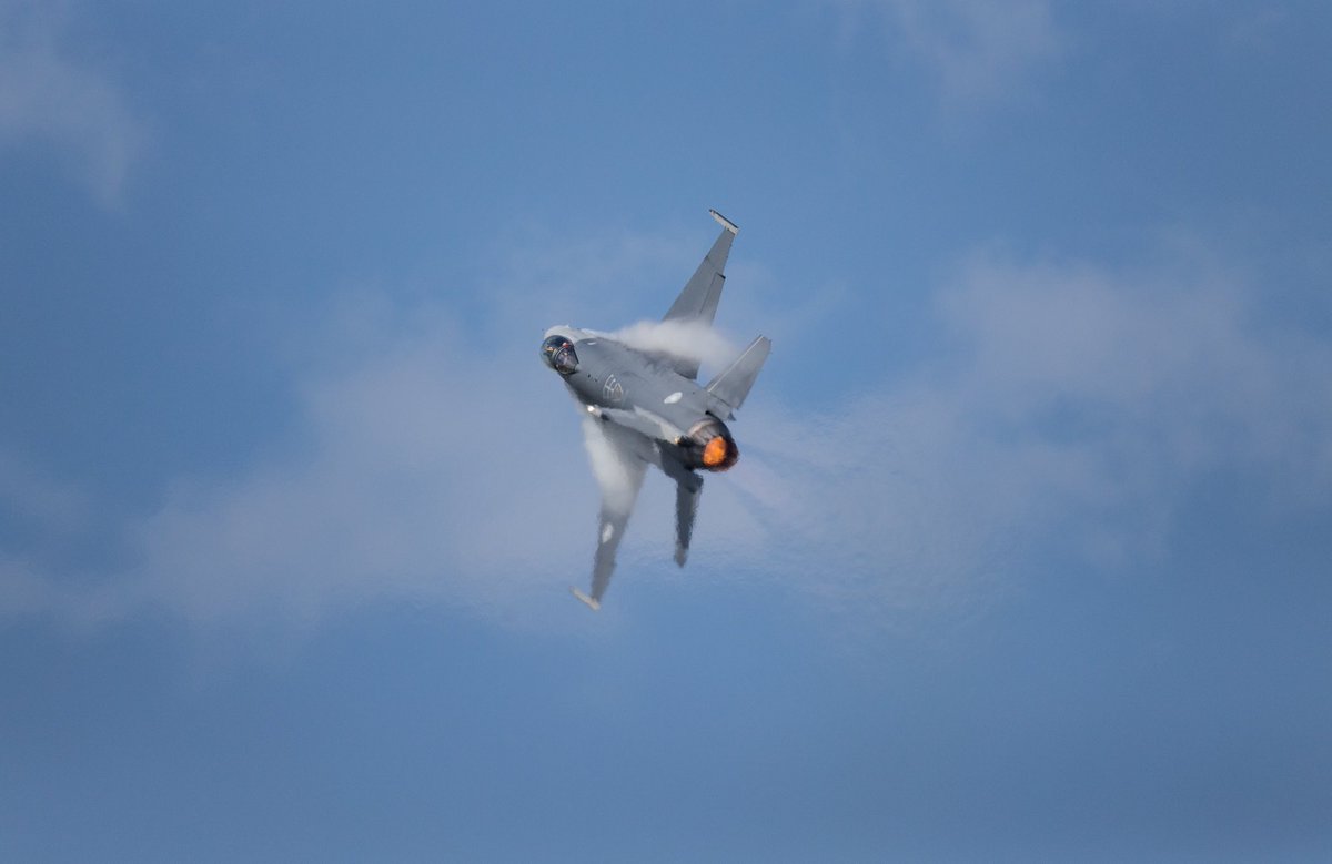 MoNDefense's tweet photo. The 4th Tactical Fighter Wing of #ROCAF held a ceremony to welcome their upgraded #F16V Block 20s home. With their enhanced system and avionics, the Vipers carry on their duty to defend our sky. https://t.co/sHuQWZmo3w