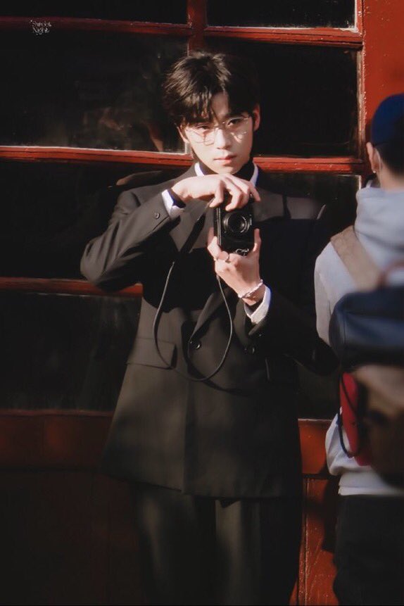keyuanarchive's tweet photo. [211118] Elle📸

Cr. SweetNight

《#yzl #keyuan #โจวจาง #元周率 #zhouzhang》

#ZhangJiayuan #张嘉元 https://t.co/p6nz2iITlj