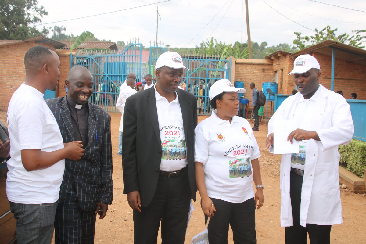 AimableSNDA1's tweet photo. CE 17 #NOVEMBRE 2021, C'EST L’ #INAUGURATION DU BÂTIMENT DE PÉDIATRIE DANS L’HÔPITAL ESPOIR DE #KIBUYE PAR SON EXCELLENCE LE PRÉSIDENT DE LA RÉPUBLIQUE DU #BURUNDI, @GeneralNeva . SIGNALONS QUE CET HÔPITAL DE L’@espoir_afrique  EST UN RICHE TERRAIN DE #STAGES POUR LES #ÉTUDIANTS https://t.co/2fEDSkAjIE
