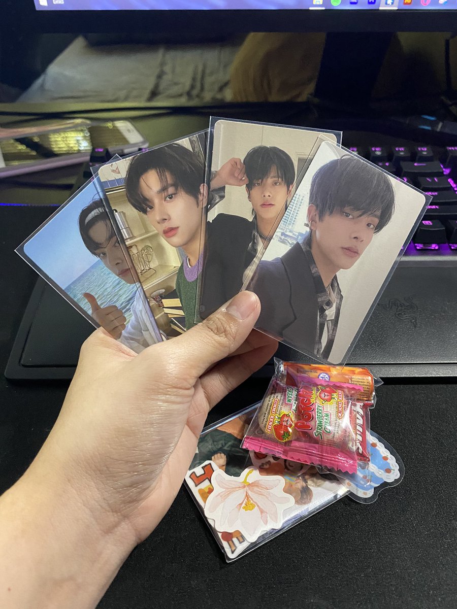 jakesthetic_'s tweet photo. Hi! @swithkiss Jake safely arrived! Thank you so much for the smooth transaction ๐ฅบ Heโs so pogi. Haahahaha! Thanks for the candies too! #fromiskye https://t.co/HK676zCRlM