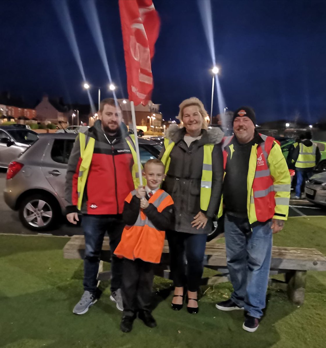 jasonemmarobin2's tweet photo. Owen has been on strike with the bus drivers this morning loved it @ysgolbrynhedydd @arrivabuswales https://t.co/a1ArrlQ0D8