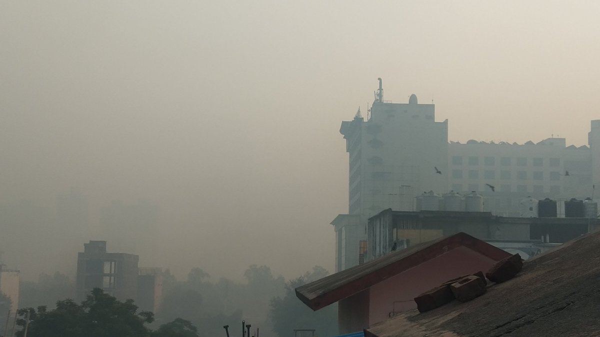 ajay_panigrahi's tweet photo. @PMOIndia @moefcc @myogiadityanath @dm_ghaziabad @Gen_VKSingh We are resi at Kaushambi Dist-Ghaziabad and here AQI is worse than AnandVihar because of burning of wire n tyres behind Hotel Radission. This air pollutants r posing many health risk to us. Immediate action required. https://t.co/EAJcrH4Bqb