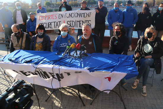 📻 Ja pots escoltar l'informatiu del matí. Vuit entitats ecologistes convoquen cocnentracions a Tarragona i Deltebre el diumenge 28 de novembre per reclamar que arribin més sediments al tram final del riu. 
[ivoox.com/aqui-cuni-ebre…]
Foto. Cedida. ACN.