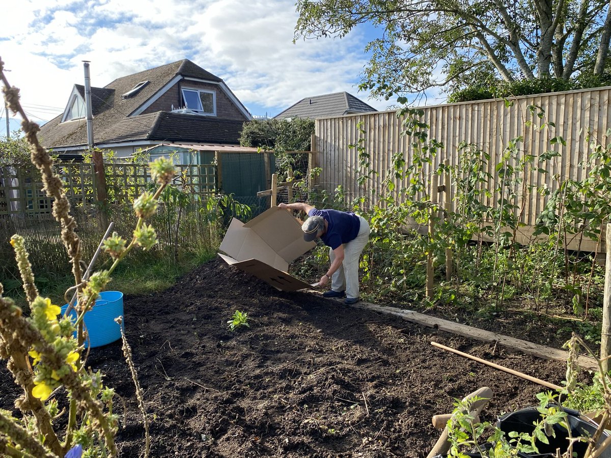 LymWild's tweet photo. Hotbin2 emptied today. #Foodwaste from 50 households eg @LymoTweetUp @CllrCarpenter has produced this superb #peatfreecompost since August @smartliving_hcc. @PeatFreeApril Spread on raised beds & nodig @Steph_Hafferty. Returning #carbon to soil, eliminating #waste #climatesaving https://t.co/FYicSSBCj3