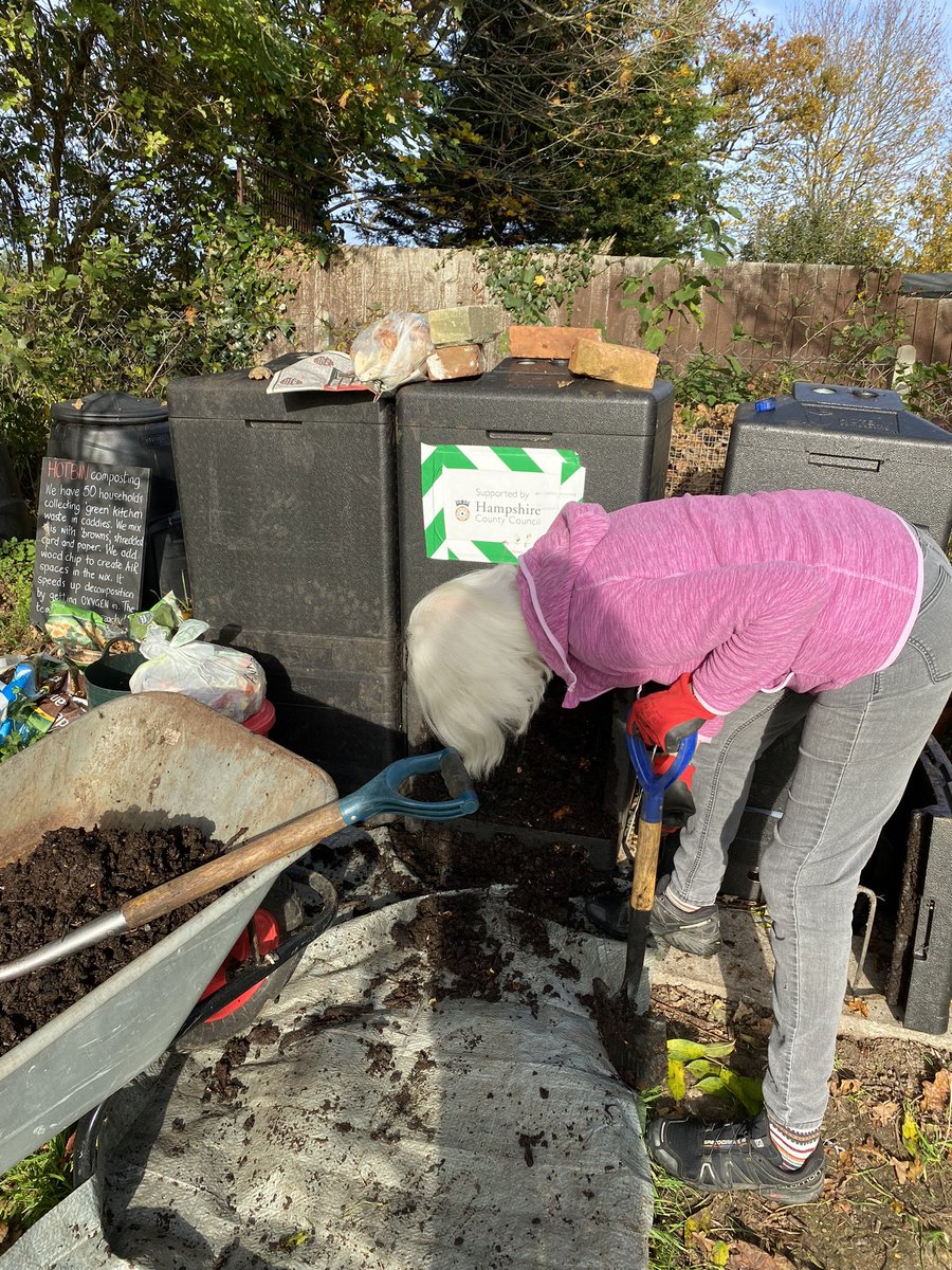 LymWild's tweet photo. Hotbin2 emptied today. #Foodwaste from 50 households eg @LymoTweetUp @CllrCarpenter has produced this superb #peatfreecompost since August @smartliving_hcc. @PeatFreeApril Spread on raised beds & nodig @Steph_Hafferty. Returning #carbon to soil, eliminating #waste #climatesaving https://t.co/FYicSSBCj3