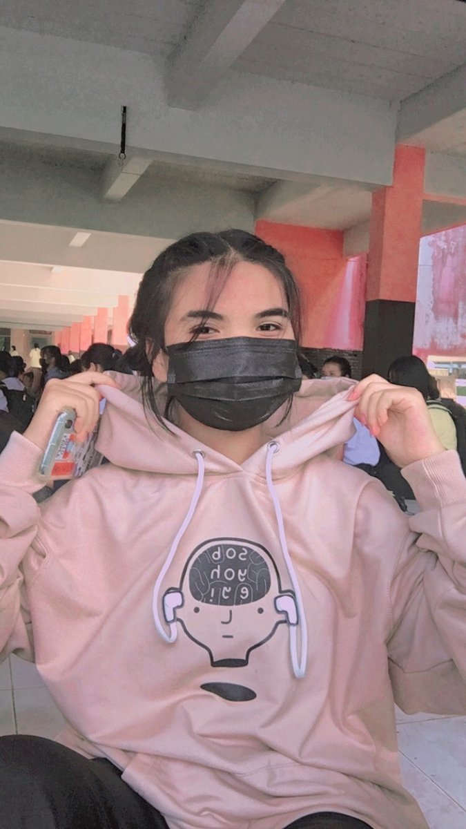 Chompoocm2's tweet photo. ใส่แล้วเหล่ท่อ หมายถึงแมส 
อะหย๊อก ต้องเสื้อสิ😁💗#sobyohey https://t.co/qKWaXFER1o