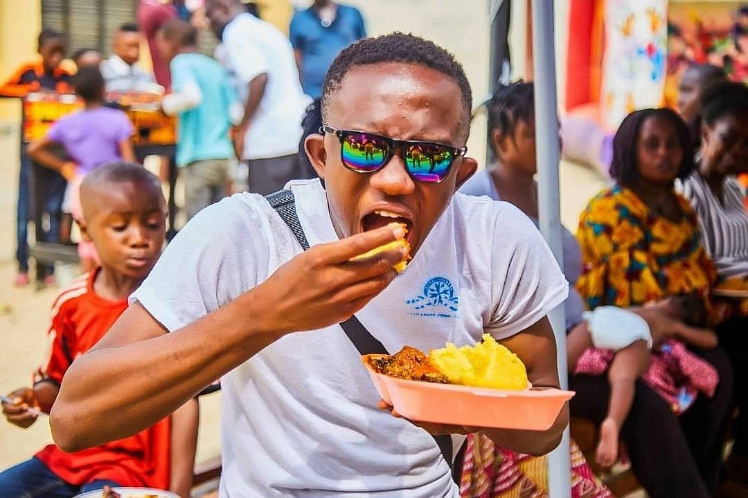 c_ekata's tweet photo. Omoh man gas chop ooo, you see in this life eat oooo! E get why...
@instablog9ja
@Tweetsavages_
#choplife
#manmustchop
#eatingout https://t.co/I5ndy01sa3
