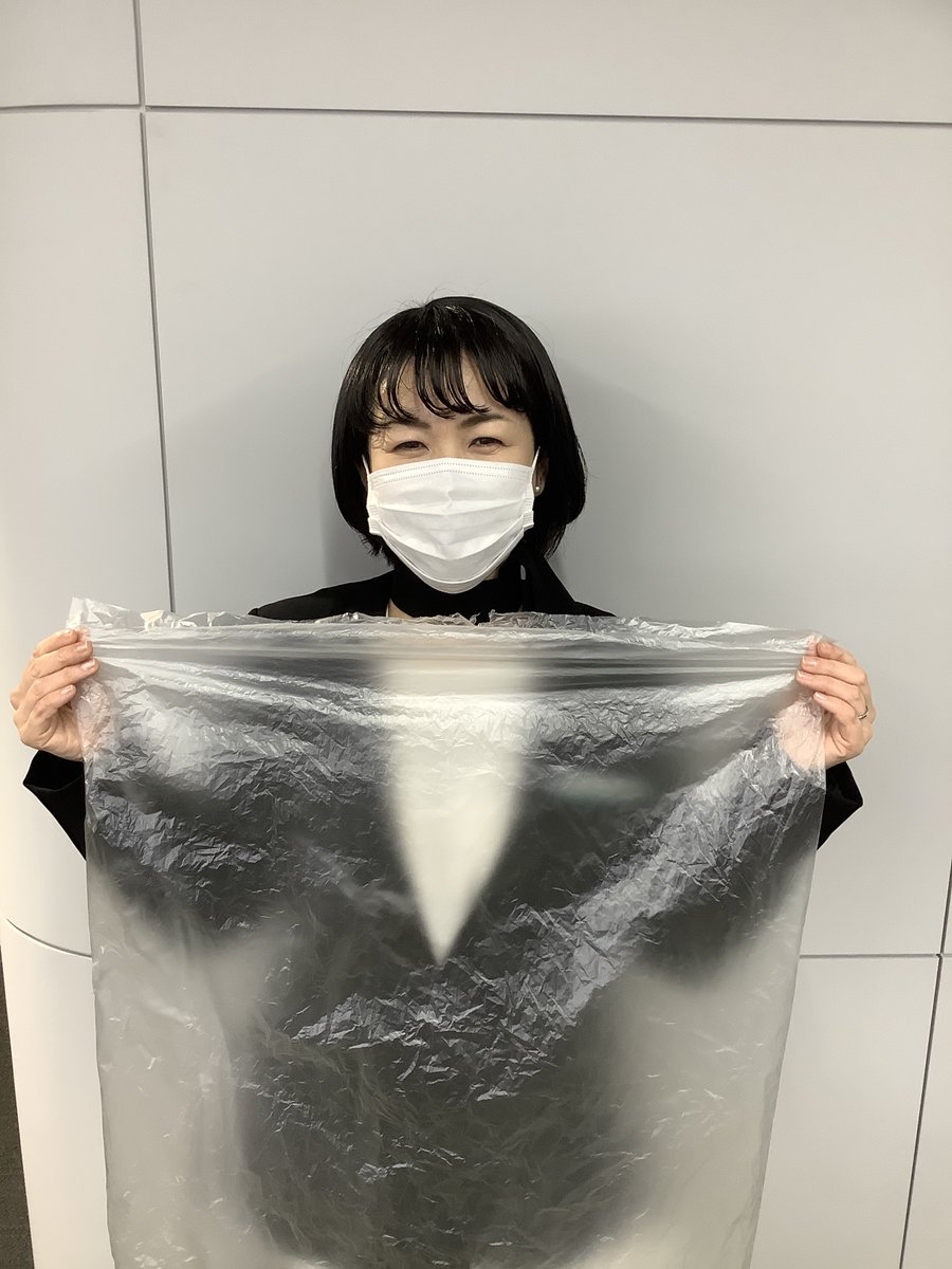 ZIPAIRTokyo's tweet photo. /
私たちの #SDGs の取り組みをご紹介🍀
\
制服納品時に使用されているビニール袋🛍
それを捨てずに保管しておき…
⬇️
制服をクリーニングに出す際に再利用😊
小さなことからコツコツと取り組みます💪
#SDGsを考える
#ZIPAIR
#NEWBASICAIRLINE https://t.co/I25teNNj7a