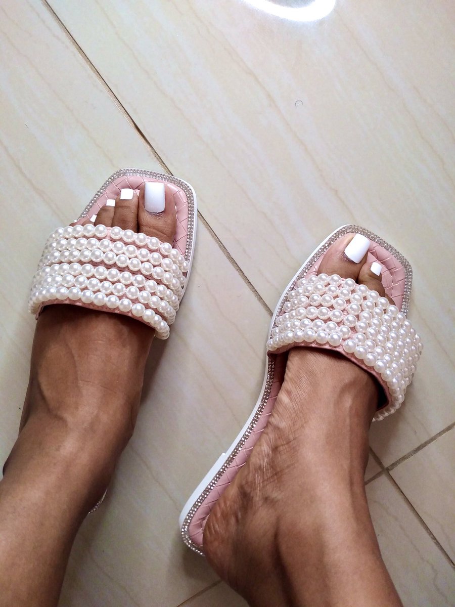 tumi_smiles's tweet photo. Once again, let me plug you with nice shoes.
F1-F3 size 6.P250
F4       Size 5.P450 https://t.co/qeBefv9Aw1
